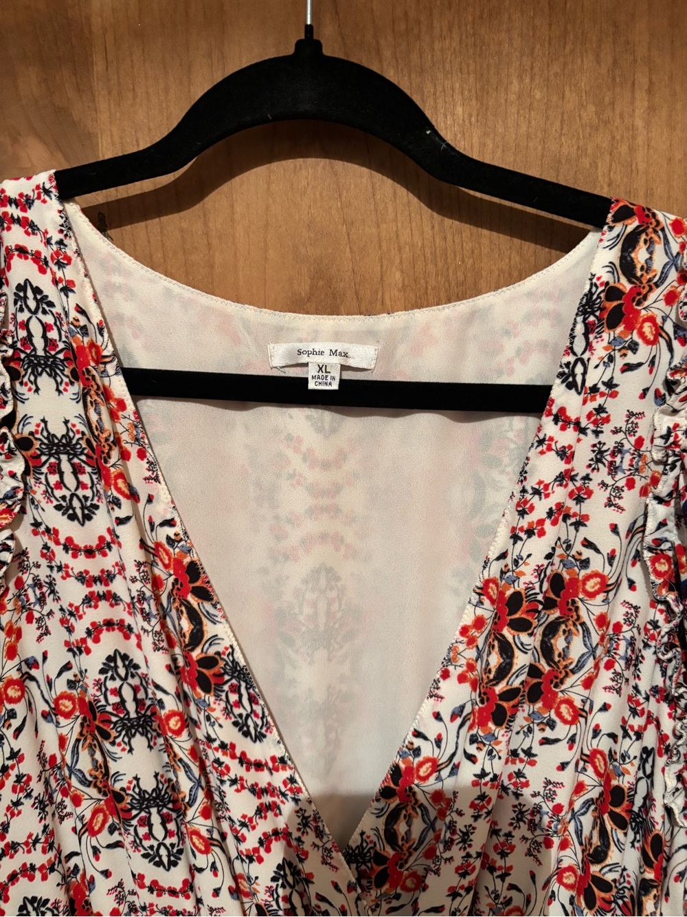 Sophie Max Floral V-Neck Dress in White, Red & Blue - Picture 4 of 4